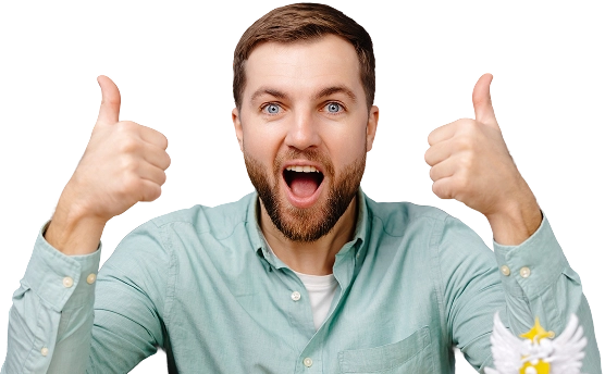 Opgewonden speler die een winnende zet viert tijdens een bordspelsessie